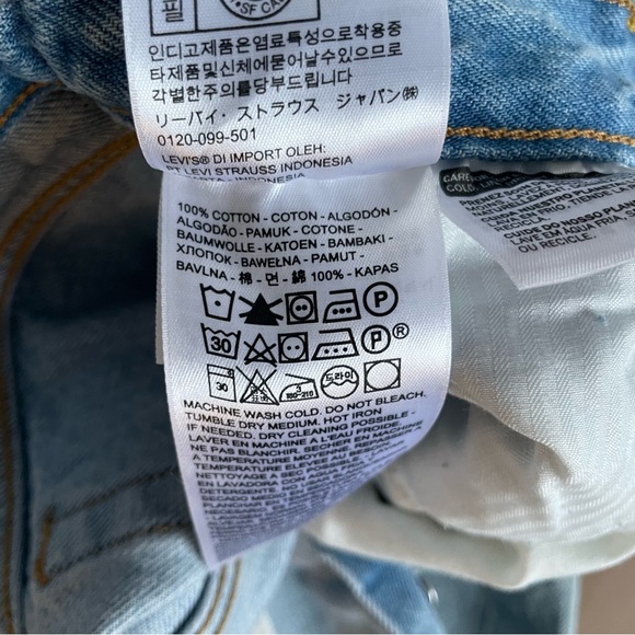 Levi’s Wedgie Light Blue Button Fly Jeans - Picture 11 of 14